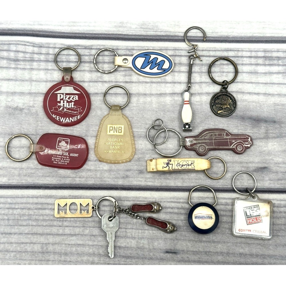 LOT OF VINTAGE ADVERTISING KEYCHAINS / 1982 AVON MOM KEYCHAIN W/ BALLET SLIPPERS